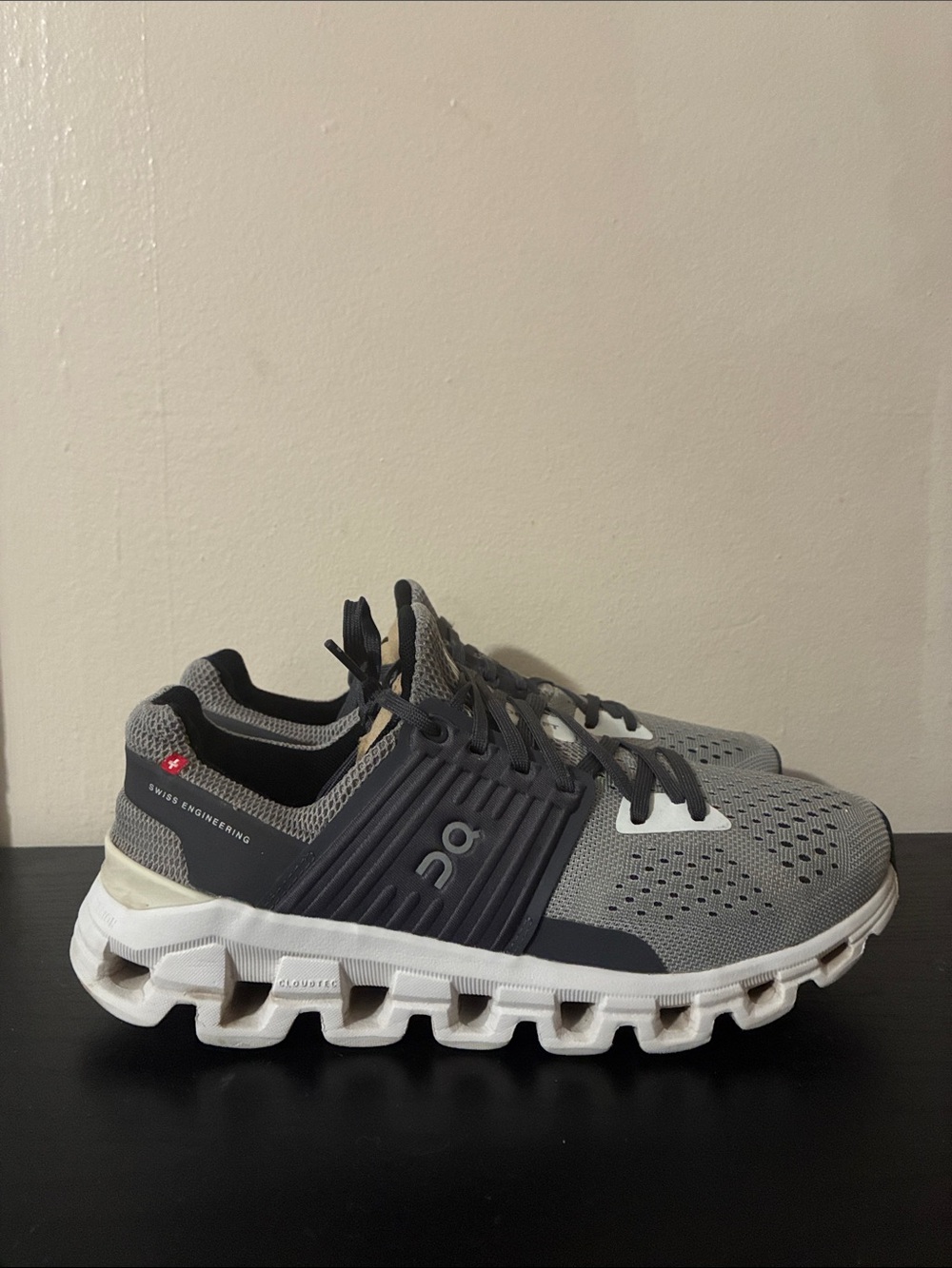 On Running Cloud swift women’sRunning Shoes size 6.5W used